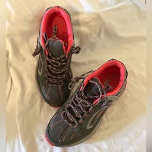 Skechers tennis shoes